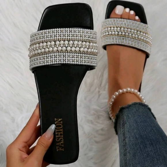 Shoes - Elegant Black and Silver Women's Sandals
